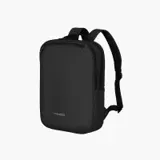 Sort Travelite Basics rygsæk med glat, afrundet forside og polstrede skulderstropper